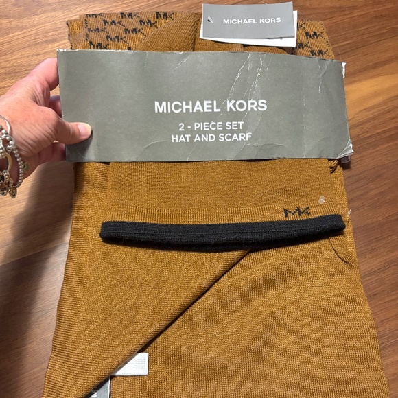 NWT Michael Kors hat and scarf set - Picture 1 of 7